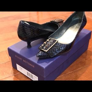 Kitten heel with fake buckle